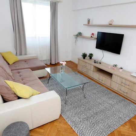 Rico'S 3 Bedroom City Center Apartment Bucharest Exterior photo