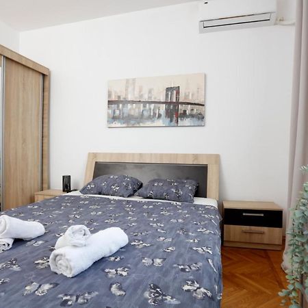 Rico'S 3 Bedroom City Center Apartment Bucharest Exterior photo