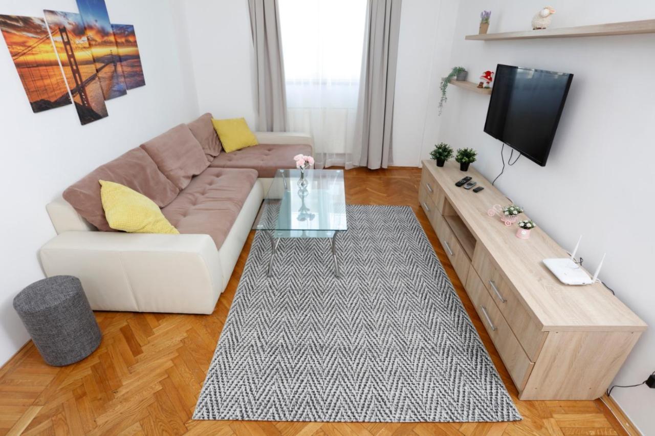 Rico'S 3 Bedroom City Center Apartment Bucharest Exterior photo