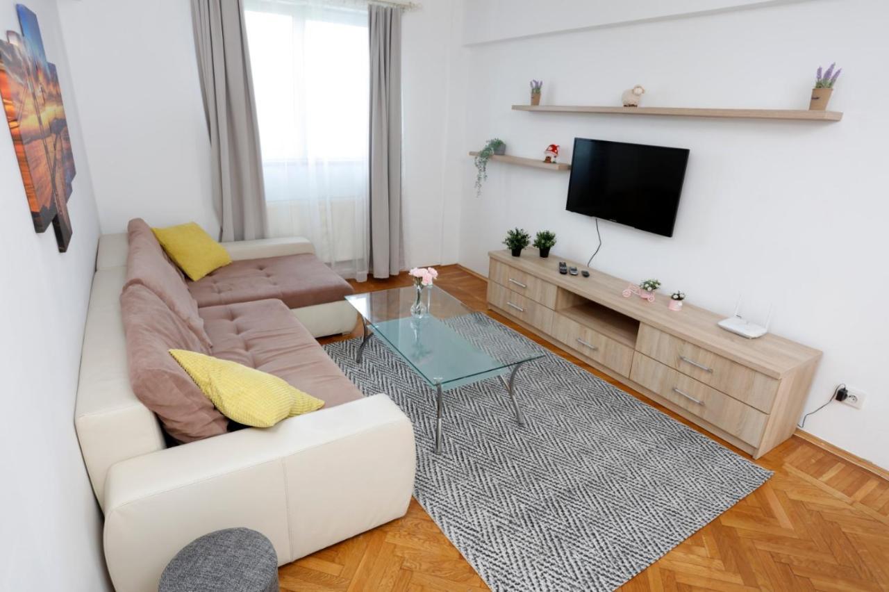 Rico'S 3 Bedroom City Center Apartment Bucharest Exterior photo