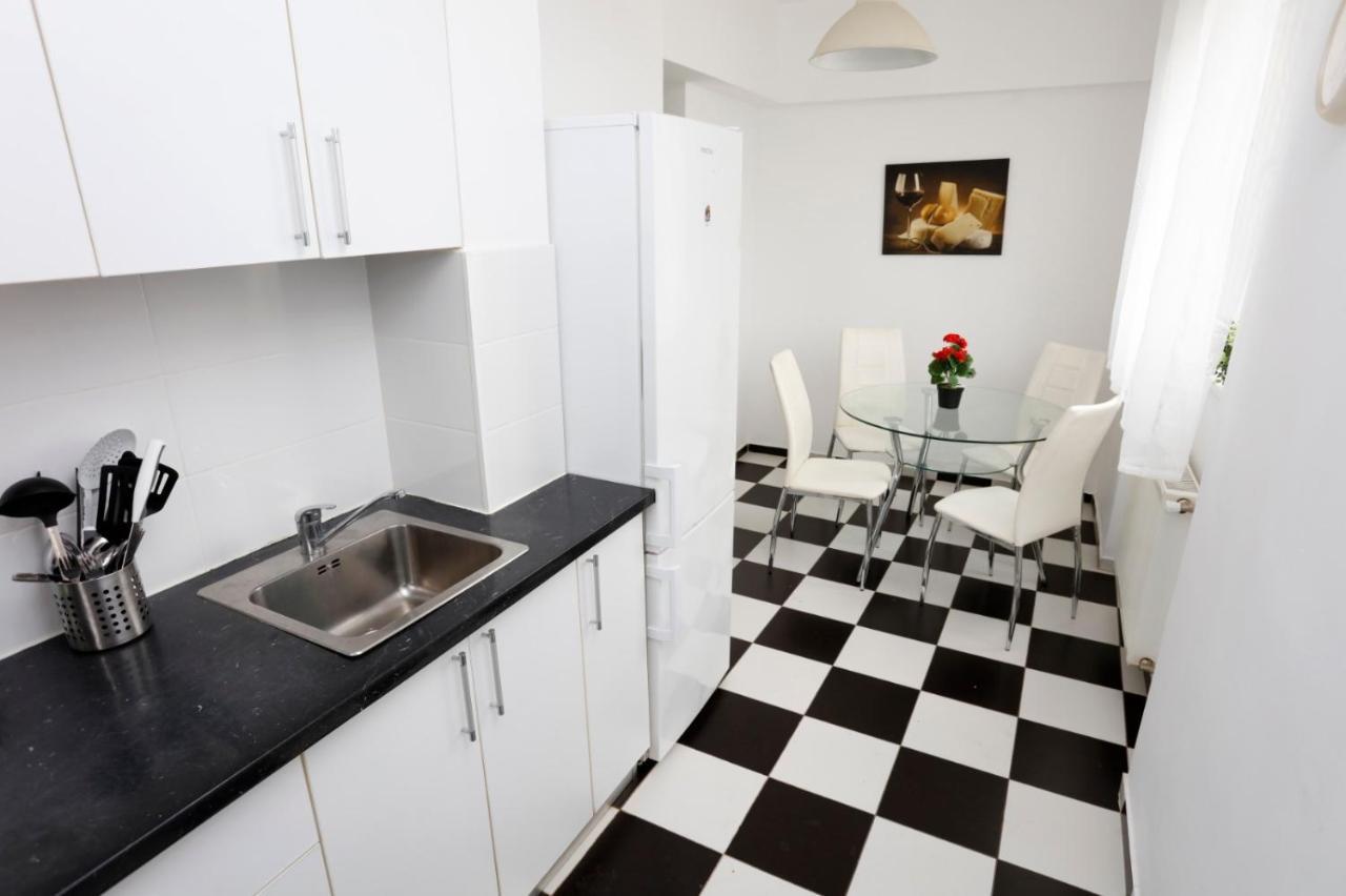 Rico'S 3 Bedroom City Center Apartment Bucharest Exterior photo