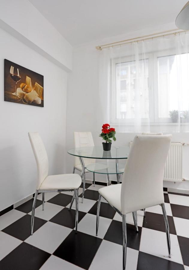 Rico'S 3 Bedroom City Center Apartment Bucharest Exterior photo